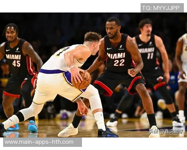 内外结合！米切尔与小莫布里上半场各自贡献12分5篮板2助攻表现出色