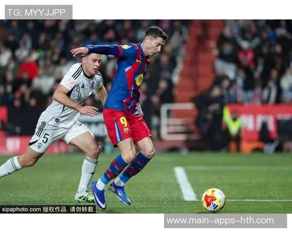 拉菲尼亚缺席巴萨合练出战马竞前景不明球队面临考验